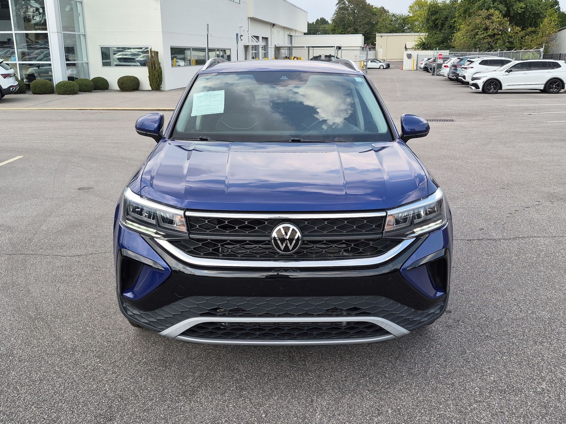 Used 2023 Volkswagen Taos SE FWD image 8