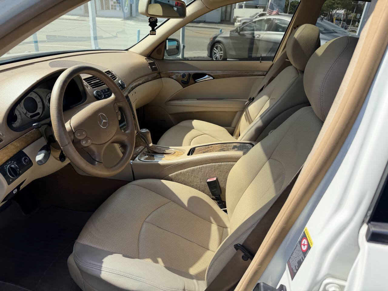 Used 2007 Mercedes-Benz E 350 4MATIC Sedan image 11
