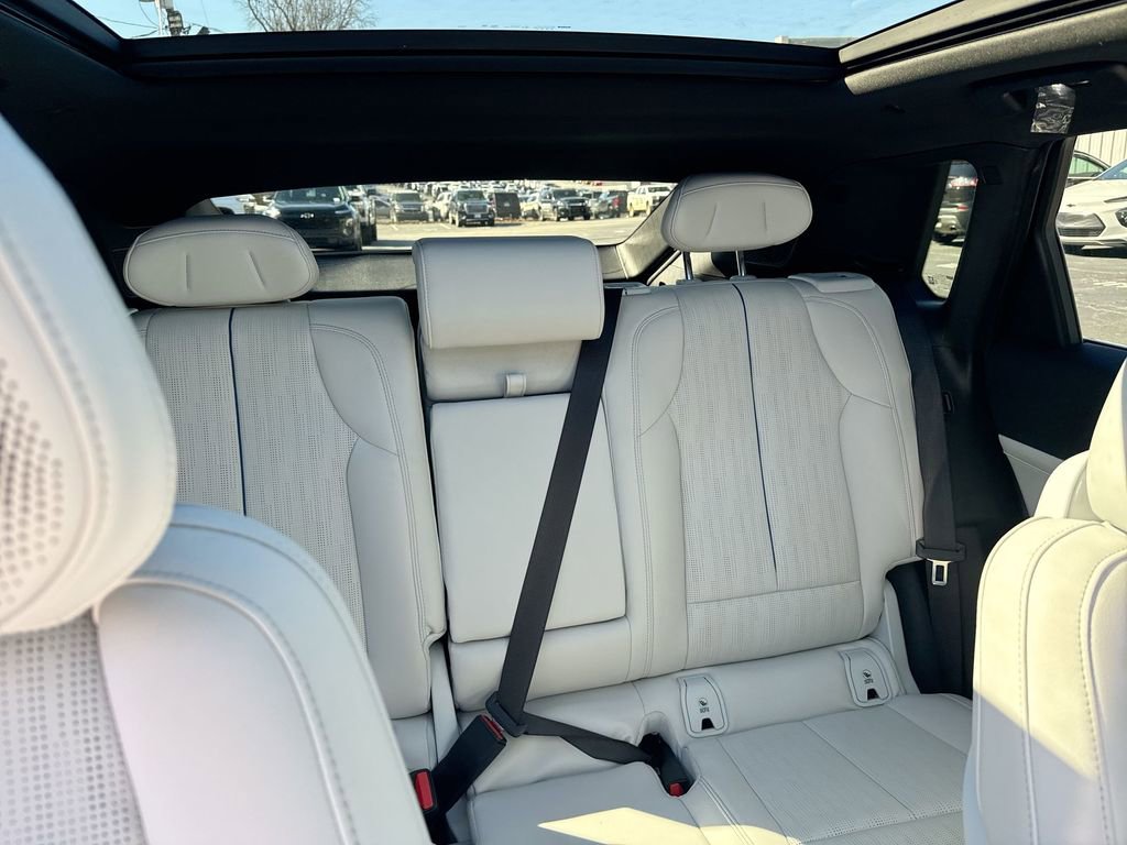 Used 2025 Cadillac Lyriq Luxury w/ LPO, Floor Liner Package image 33