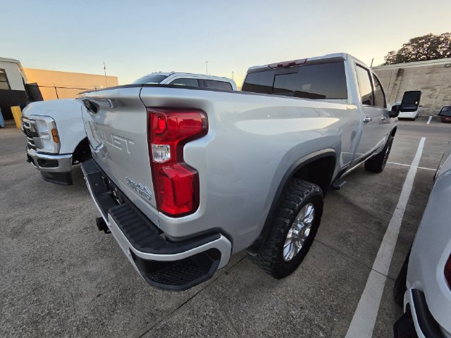 Used 2023 Chevrolet Silverado 2500 High Country w/ Technology Package AWD/4WD image 6