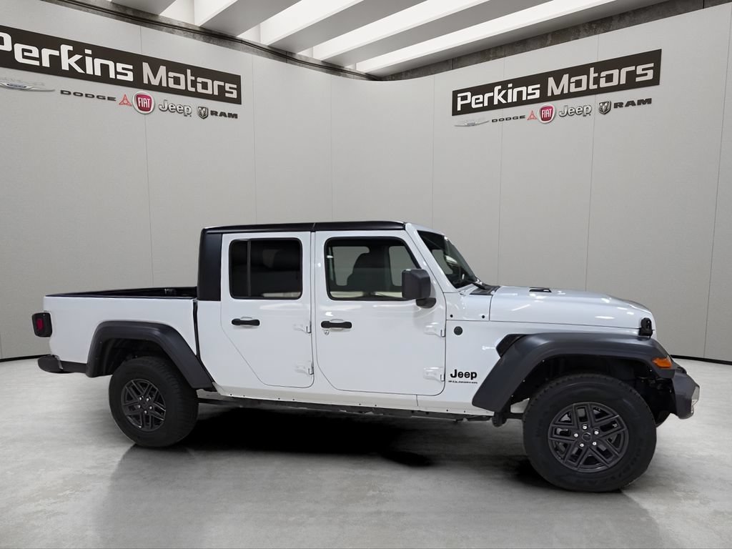 Certified 2025 Jeep Gladiator Sport AWD/4WD image 6
