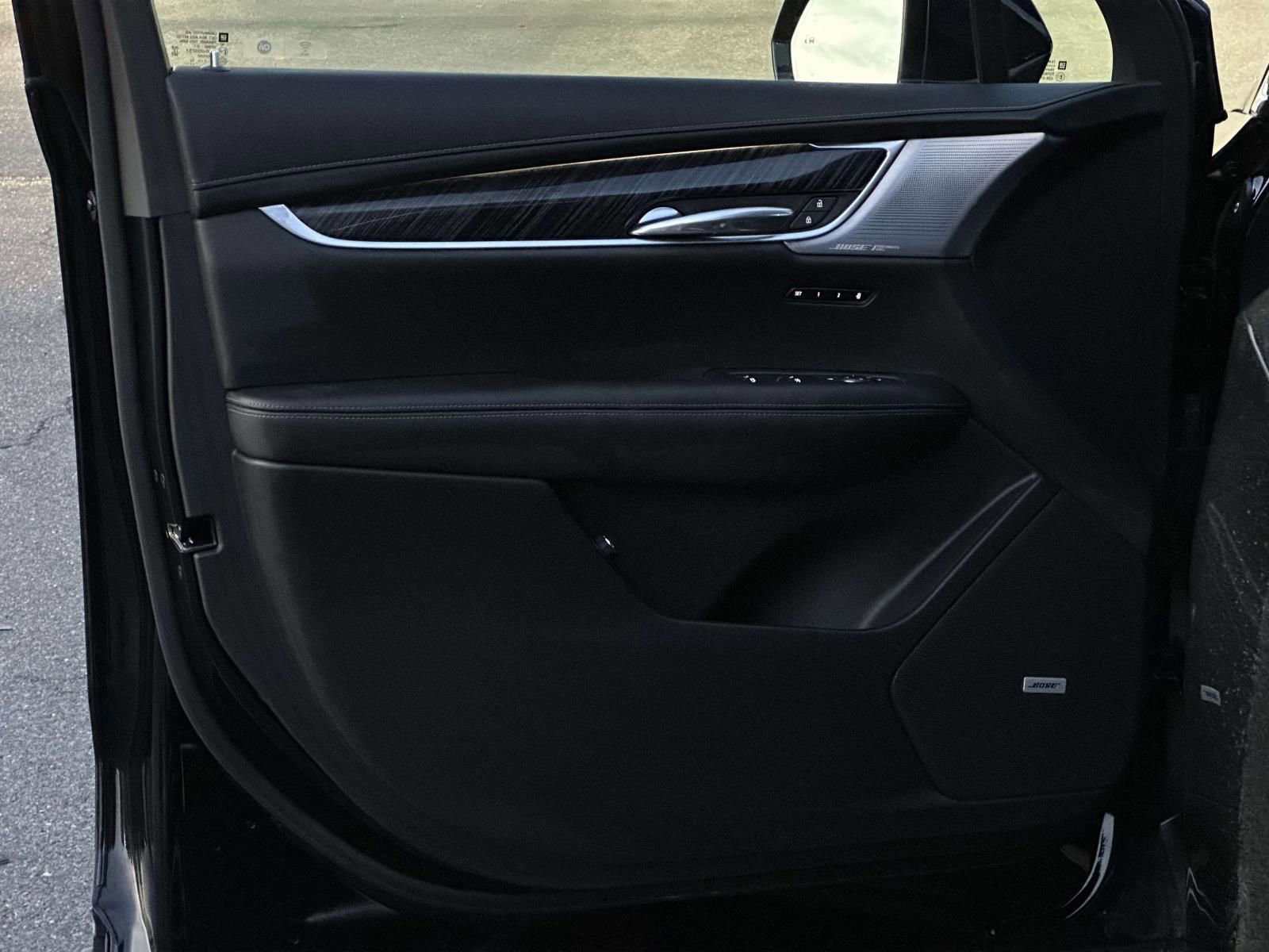 Used 2023 Cadillac XT6 Premium Luxury w/ Technology Package image 17