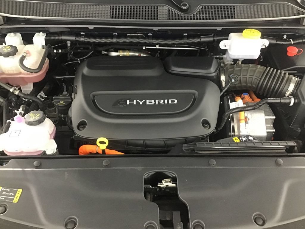 Used 2023 Chrysler Pacifica Limited w/ Uconnect Theater Family Group FWD image 19