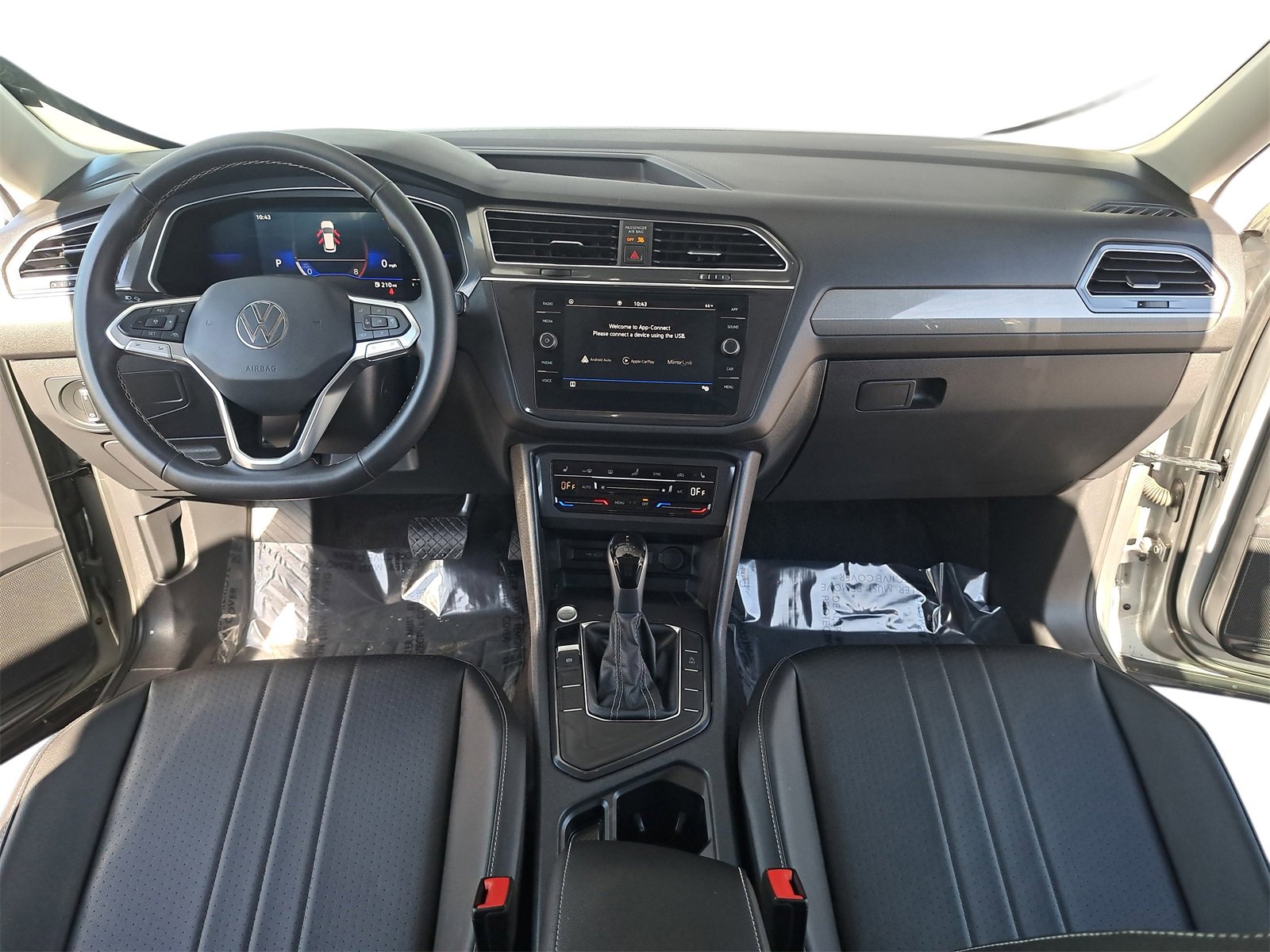 Used 2022 Volkswagen Tiguan SE image 9