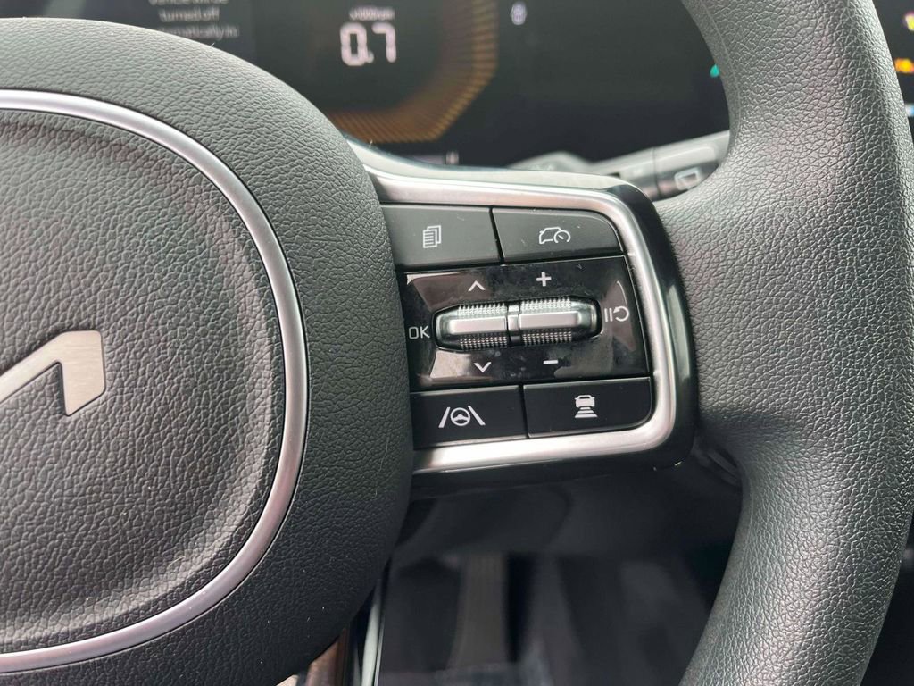 Used 2025 Kia Sorento LX FWD image 17