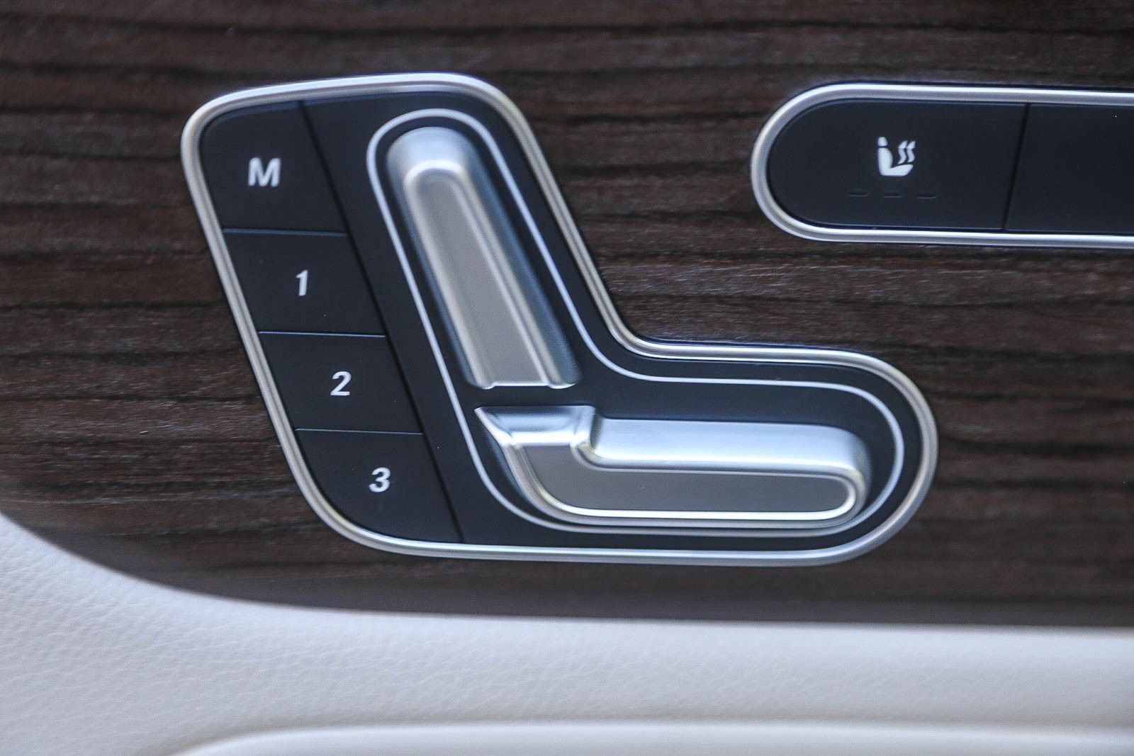 New 2026 Mercedes-Benz GLB 250 4MATIC image 21
