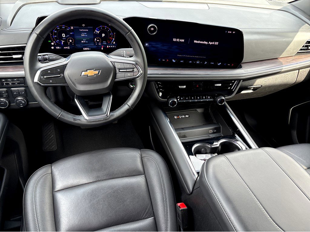 Certified 2025 Chevrolet Suburban LT AWD/4WD image 4