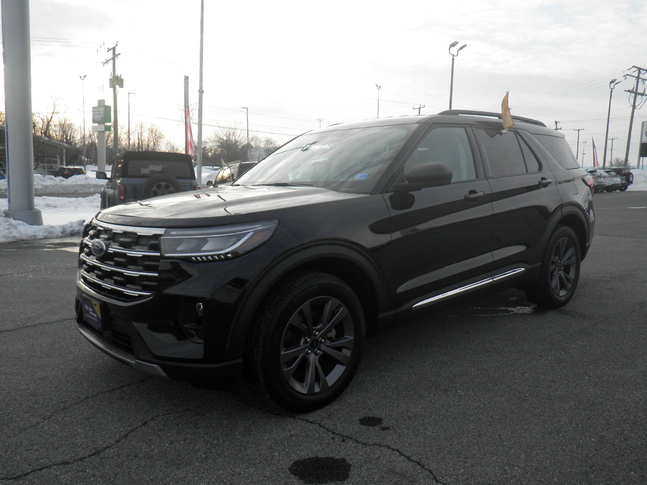 Certified 2025 Ford Explorer Active w/ Active Comfort Package image 3