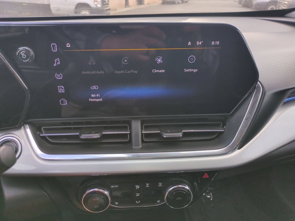 Used 2025 Chevrolet Trax LT w/ LT Convenience Package FWD image 18