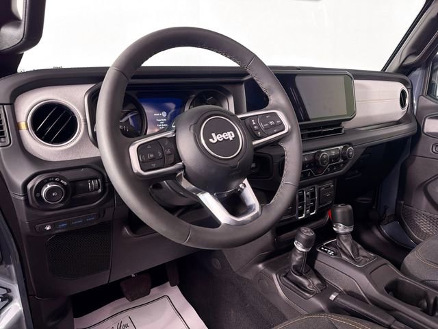 Used 2025 Jeep Wrangler Unlimited Sahara w/ Safety Group image 9
