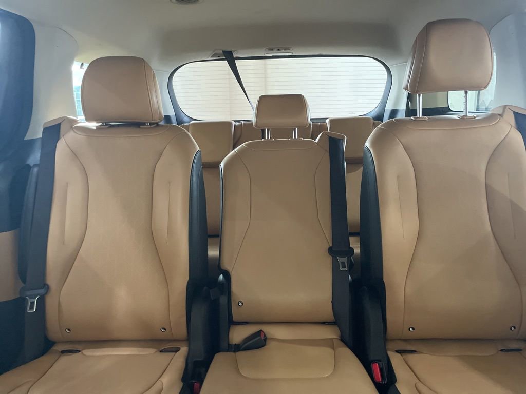 Used 2023 Kia Carnival EX FWD image 28