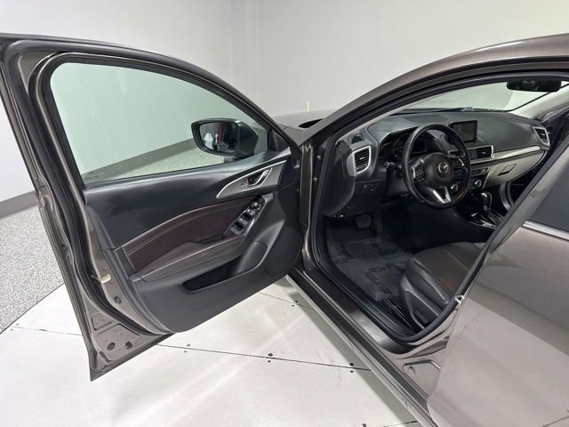 Used 2017 MAZDA MAZDA3 Touring FWD image 6