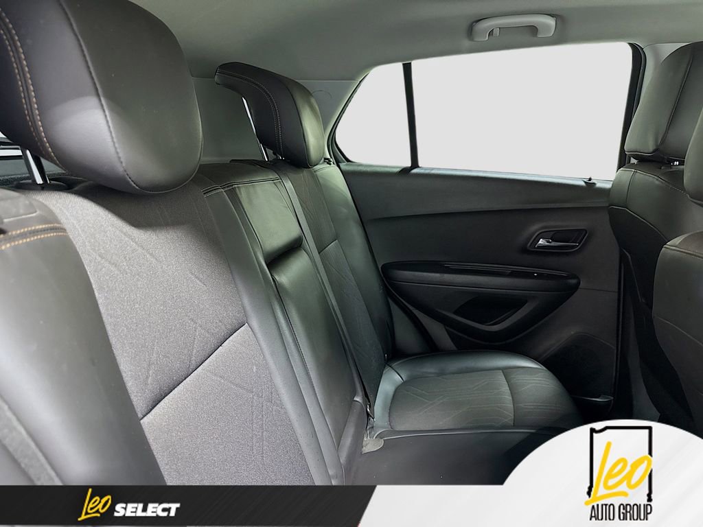 Used 2022 Chevrolet Trax LT w/ LT Convenience Package AWD/4WD image 24