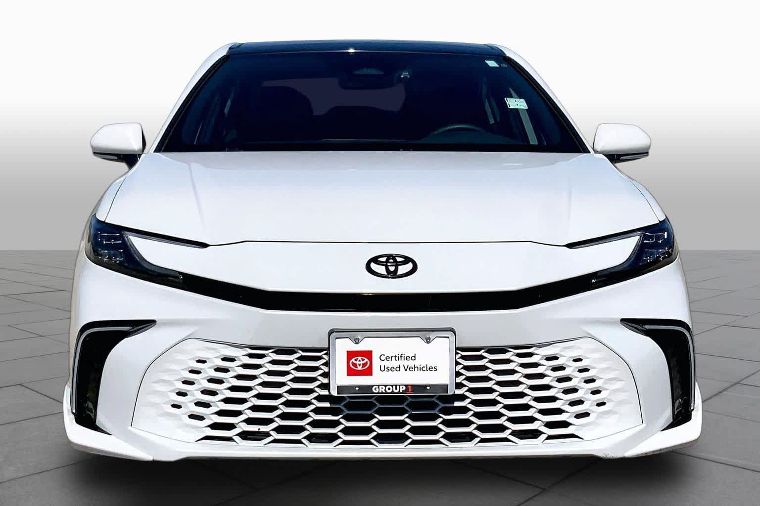 Used 2025 Toyota Camry XSE FWD image 4