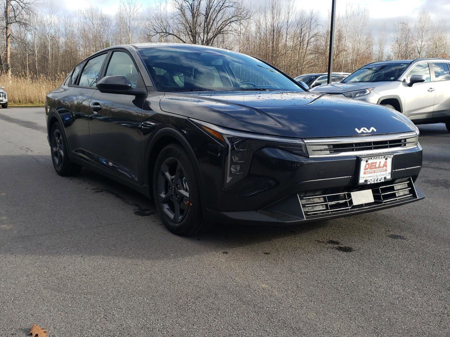 New 2025 Kia K4 LXS image 3