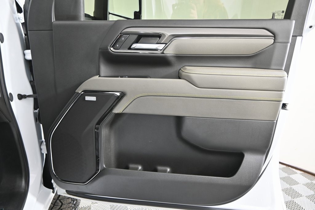 Used 2025 Chevrolet Silverado 2500 ZR2 w/ Technology Package image 13