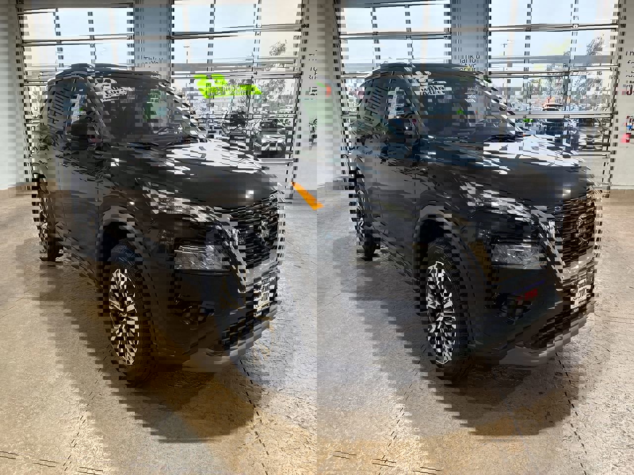 Used 2023 Nissan Rogue SV image 4