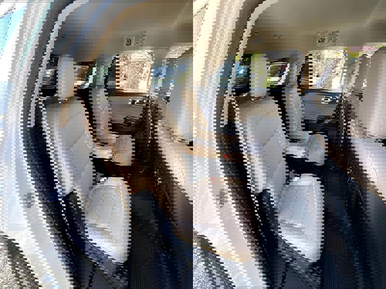 Used 2020 Ford Explorer XLT w/ Equipment Group 202A image 28