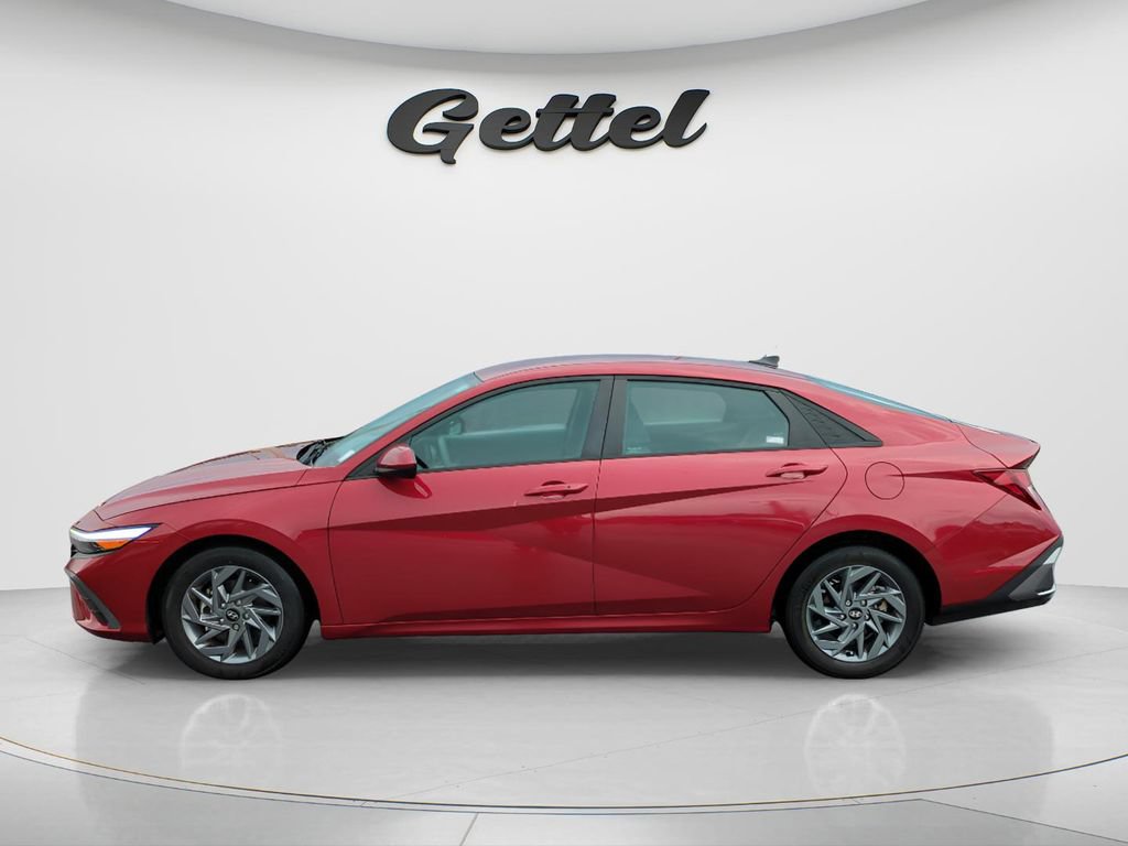 Certified 2024 Hyundai Elantra SEL FWD image 9