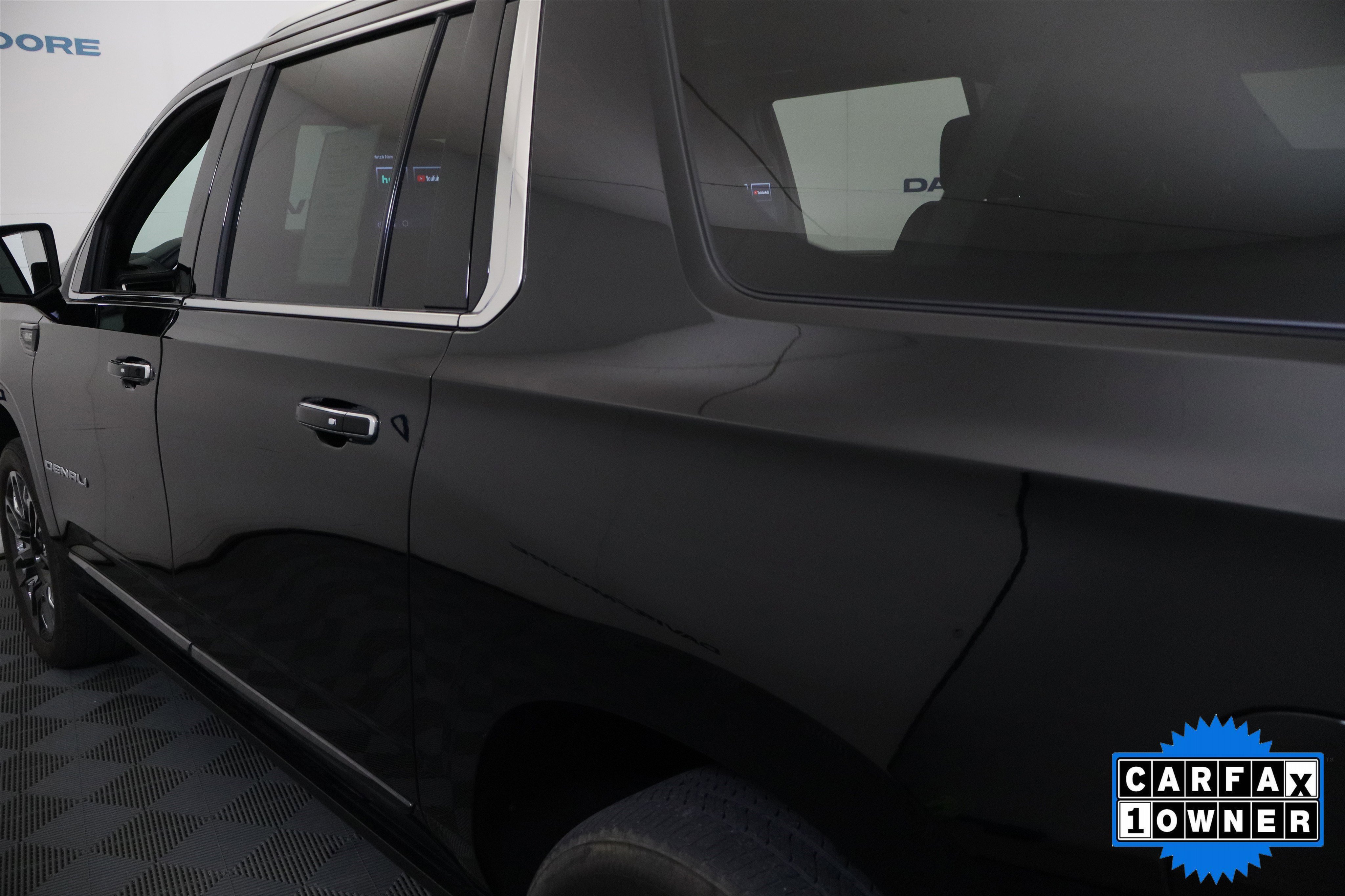 Used 2023 GMC Yukon XL Denali Ultimate AWD/4WD image 9