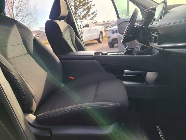 Used 2023 Nissan Rogue S image 17