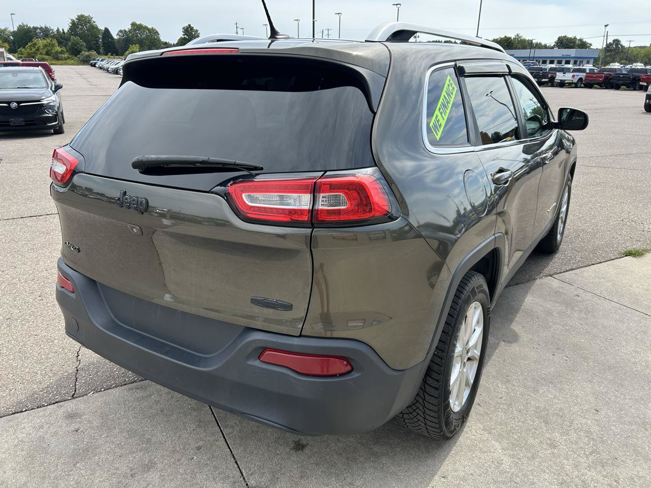 Used 2015 Jeep Cherokee Latitude w/ Cold Weather Group AWD/4WD image 5