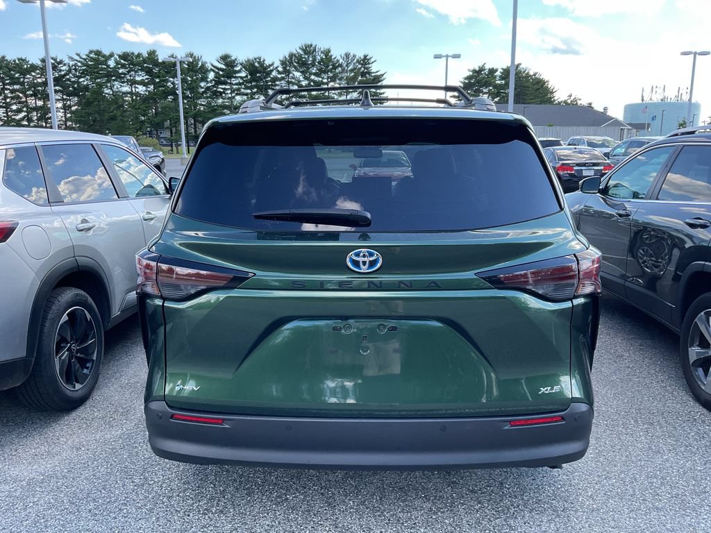 Used 2025 Toyota Sienna XLE FWD image 11
