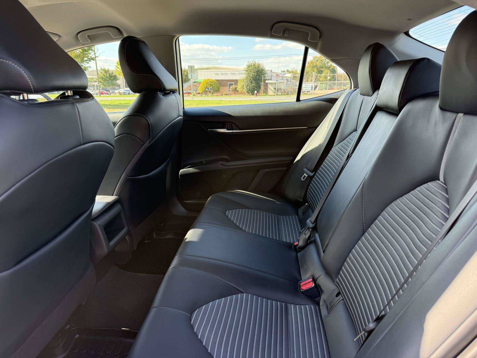 Used 2020 Toyota Camry SE FWD image 16