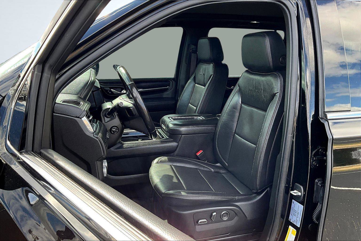 Used 2021 GMC Yukon XL Denali w/ Denali Premium Package image 26