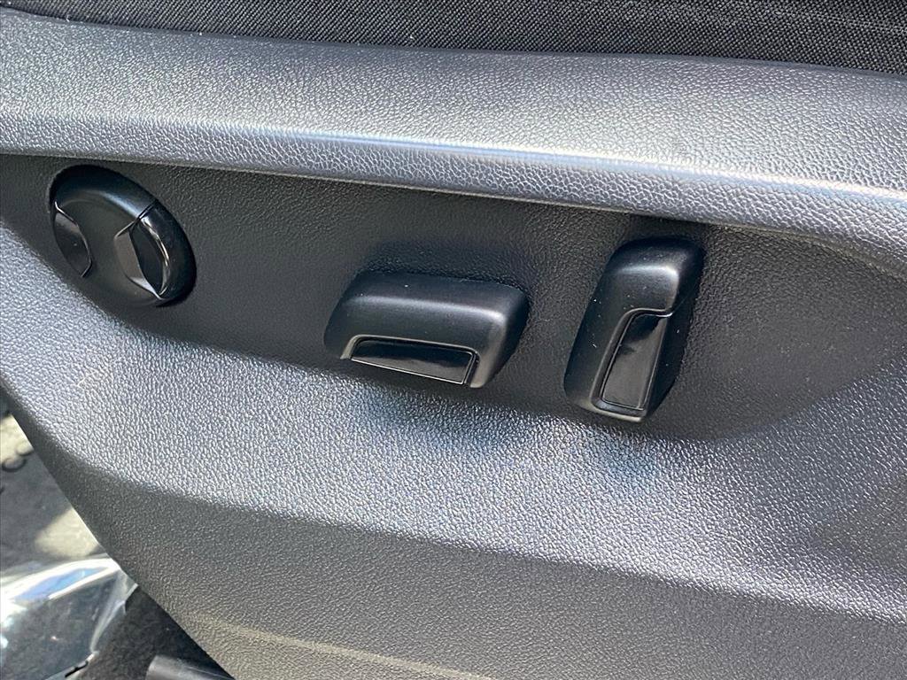 Certified 2023 Volkswagen Atlas Cross Sport SE w/ Panoramic Sunroof Package AWD/4WD image 14