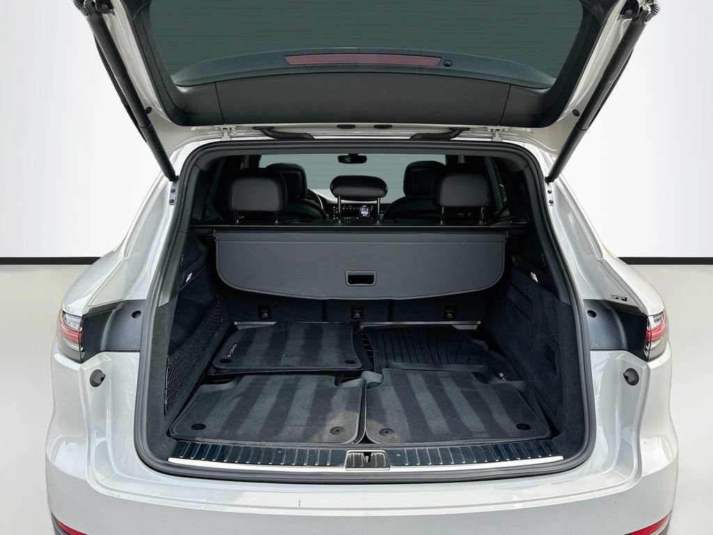 Certified 2023 Porsche Cayenne AWD/4WD image 28
