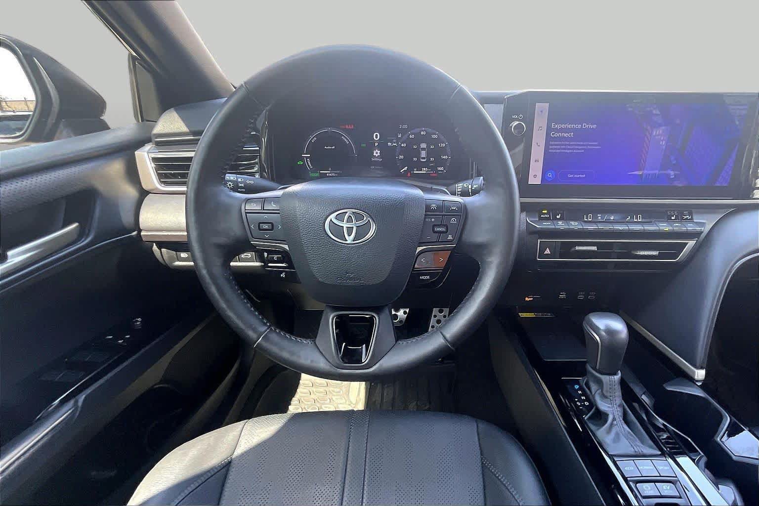 Used 2025 Toyota Camry XSE FWD image 6