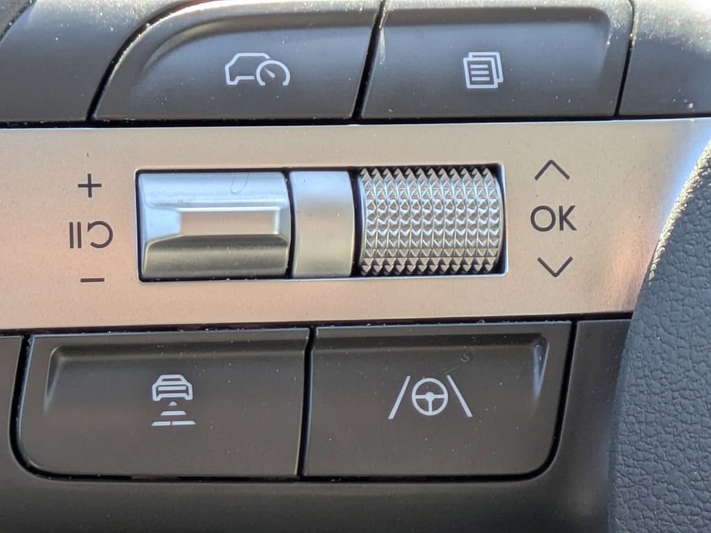 Used 2025 Hyundai Elantra Sport image 28