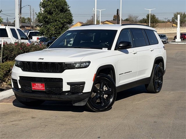 Used 2023 Jeep Grand Cherokee L Laredo image 2