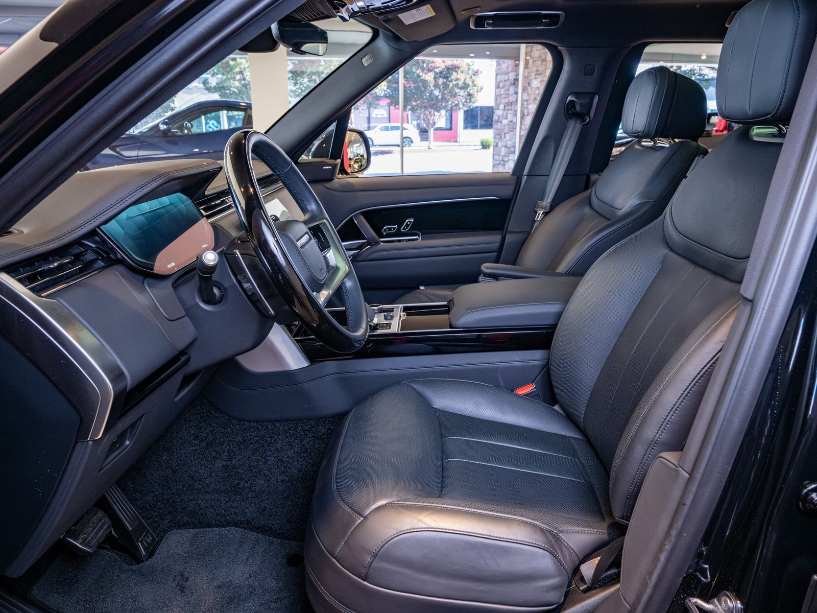 Used 2023 Land Rover Range Rover SE image 10