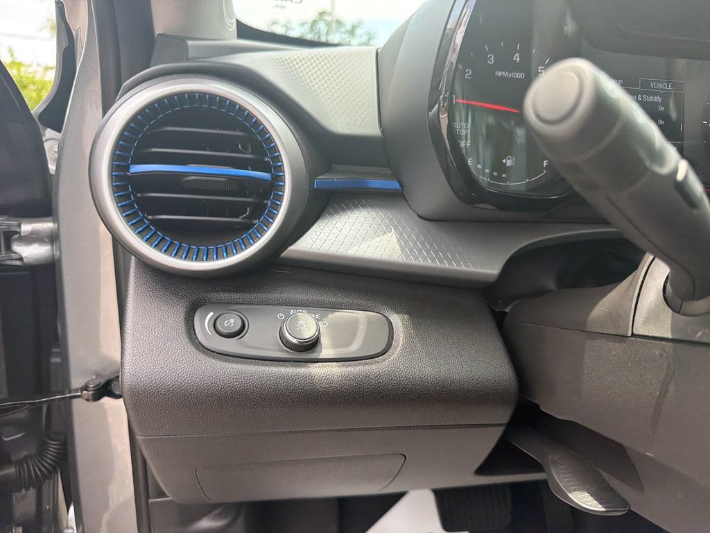 Used 2026 Chevrolet Trax LS w/ LS Convenience Package FWD image 33