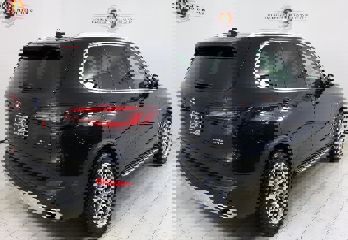 Used 2022 BMW X5 xDrive45e w/ Climate Comfort Package image 3