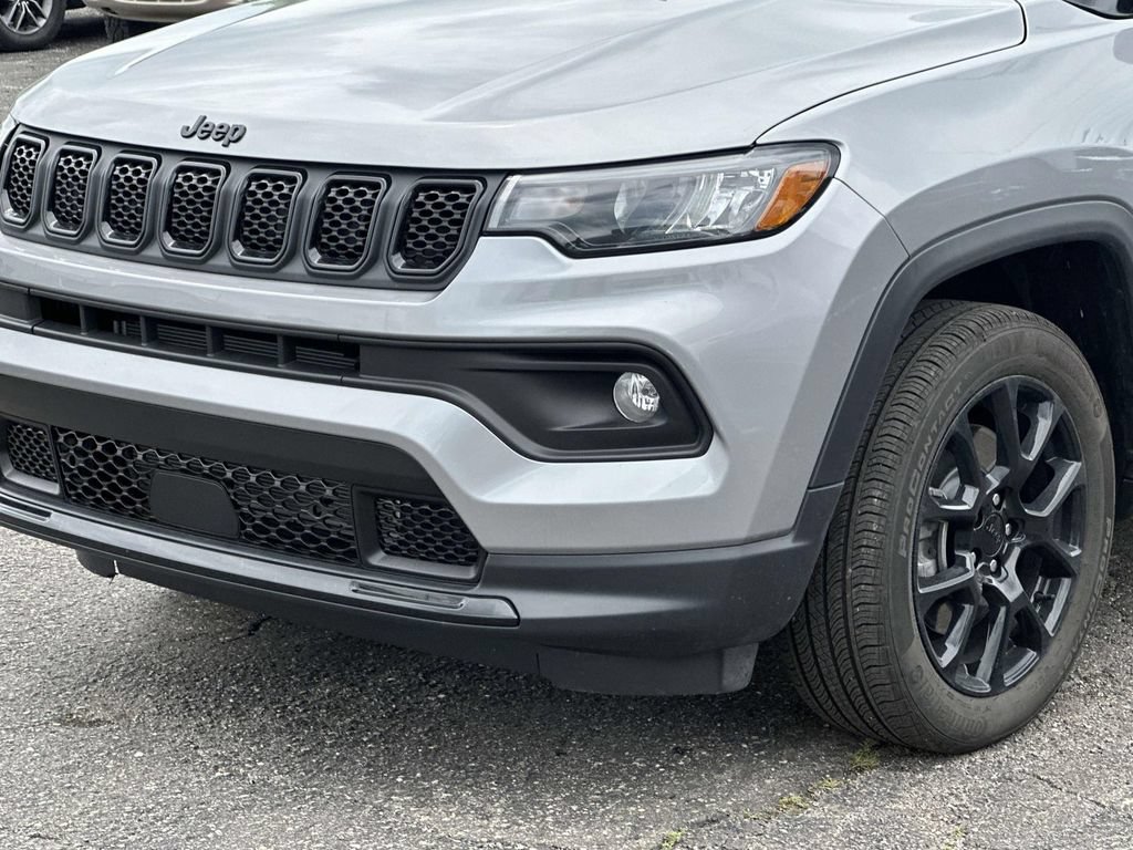 Used 2023 Jeep Compass Latitude w/ Convenience Group AWD/4WD image 8