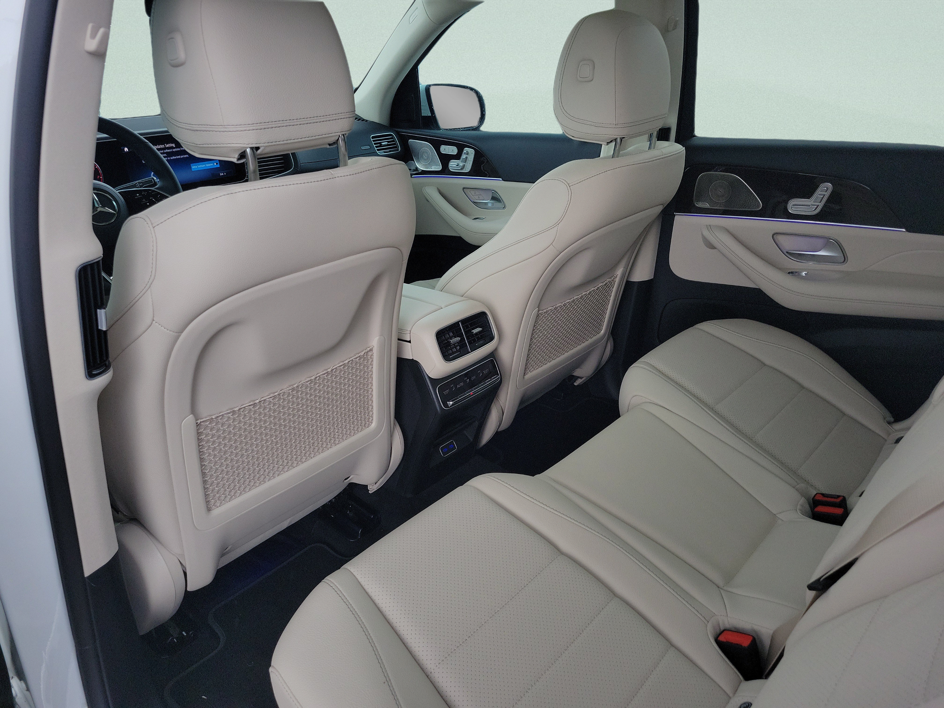 New 2026 Mercedes-Benz GLS 450 4MATIC image 10