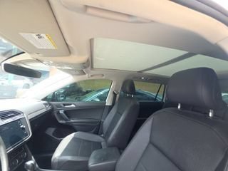 Used 2020 Volkswagen Tiguan SEL FWD image 8