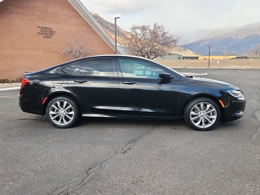 Used 2015 Chrysler 200 S image 2