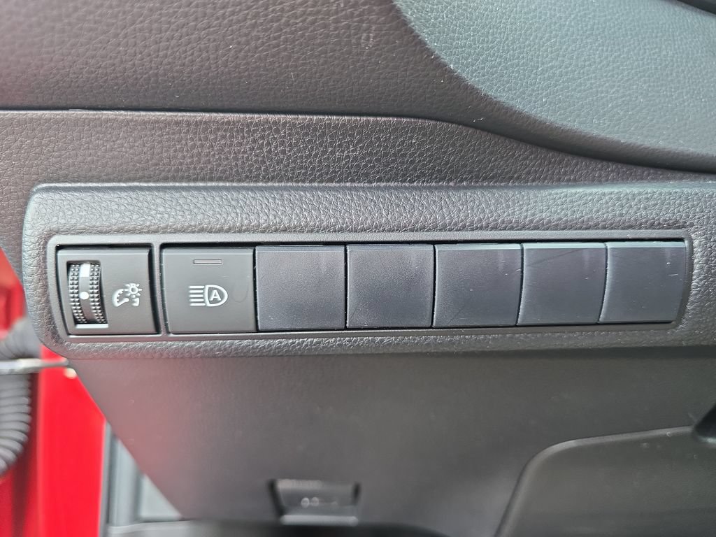 Used 2021 Toyota Corolla SE w/ SE Preferred Package FWD image 27