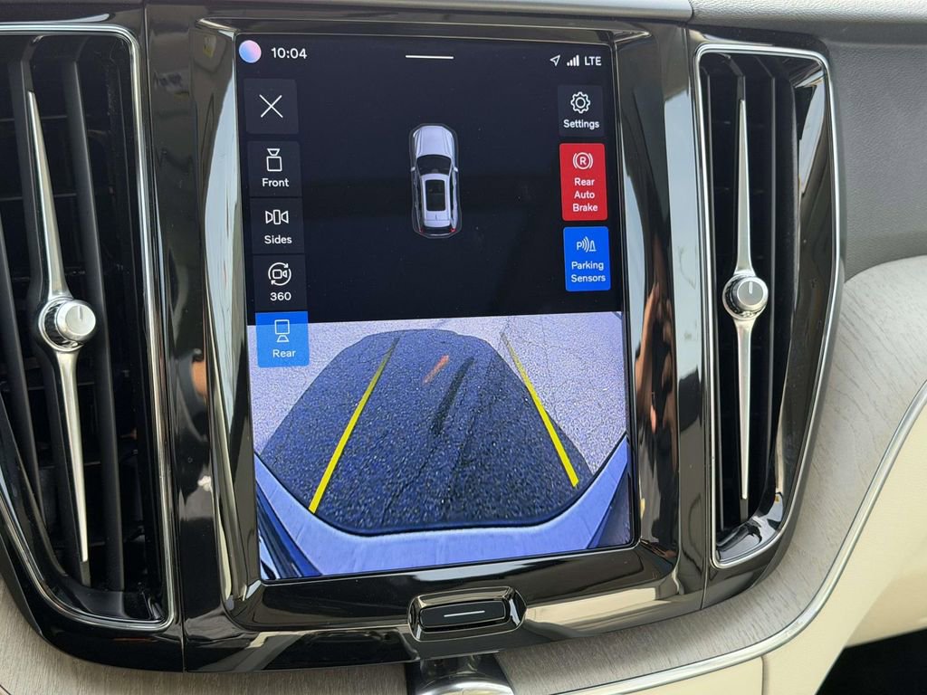 Used 2023 Volvo XC60 B5 Plus w/ Protection Package Premier image 4