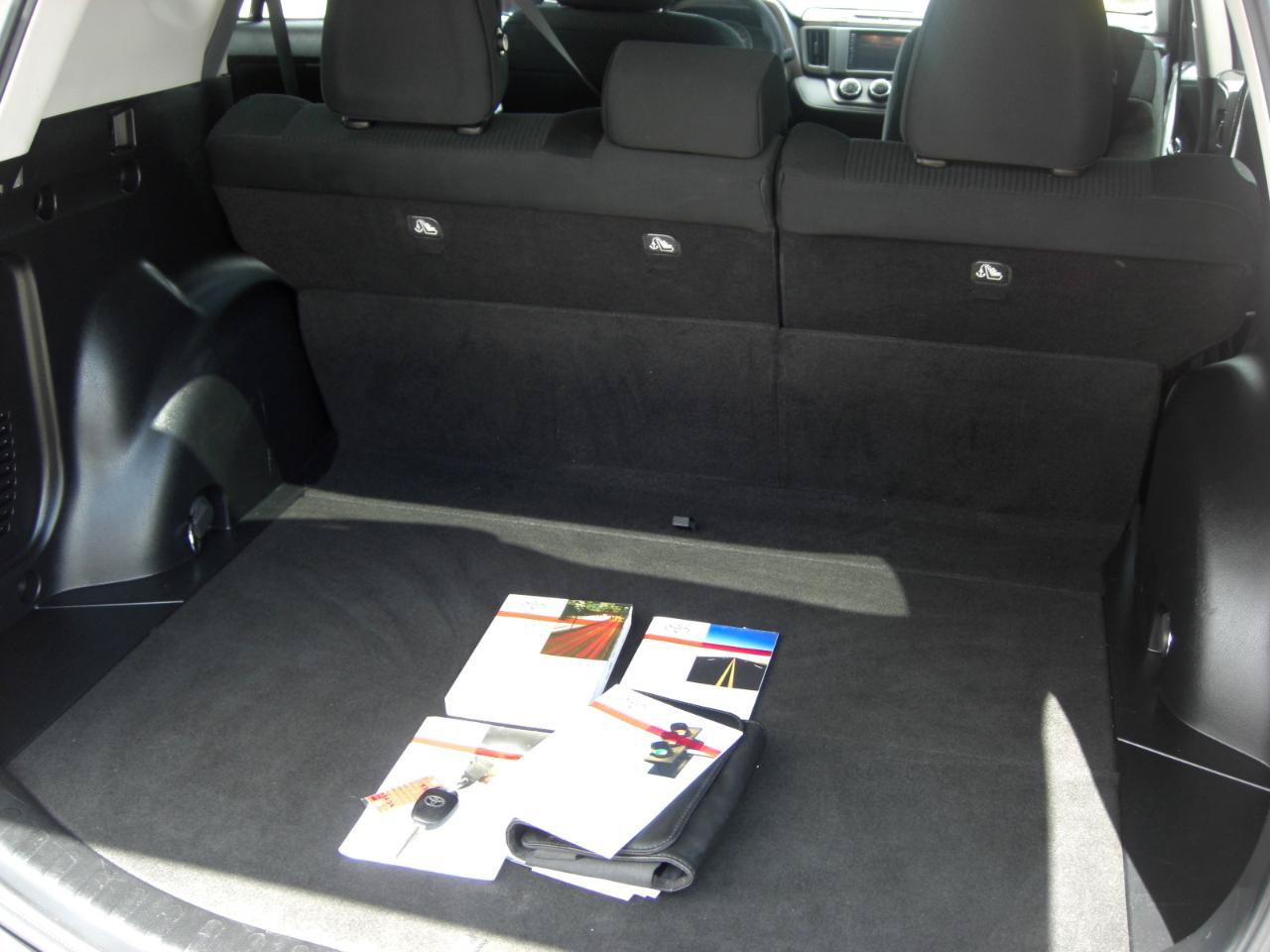Used 2015 Toyota RAV4 LE FWD image 13