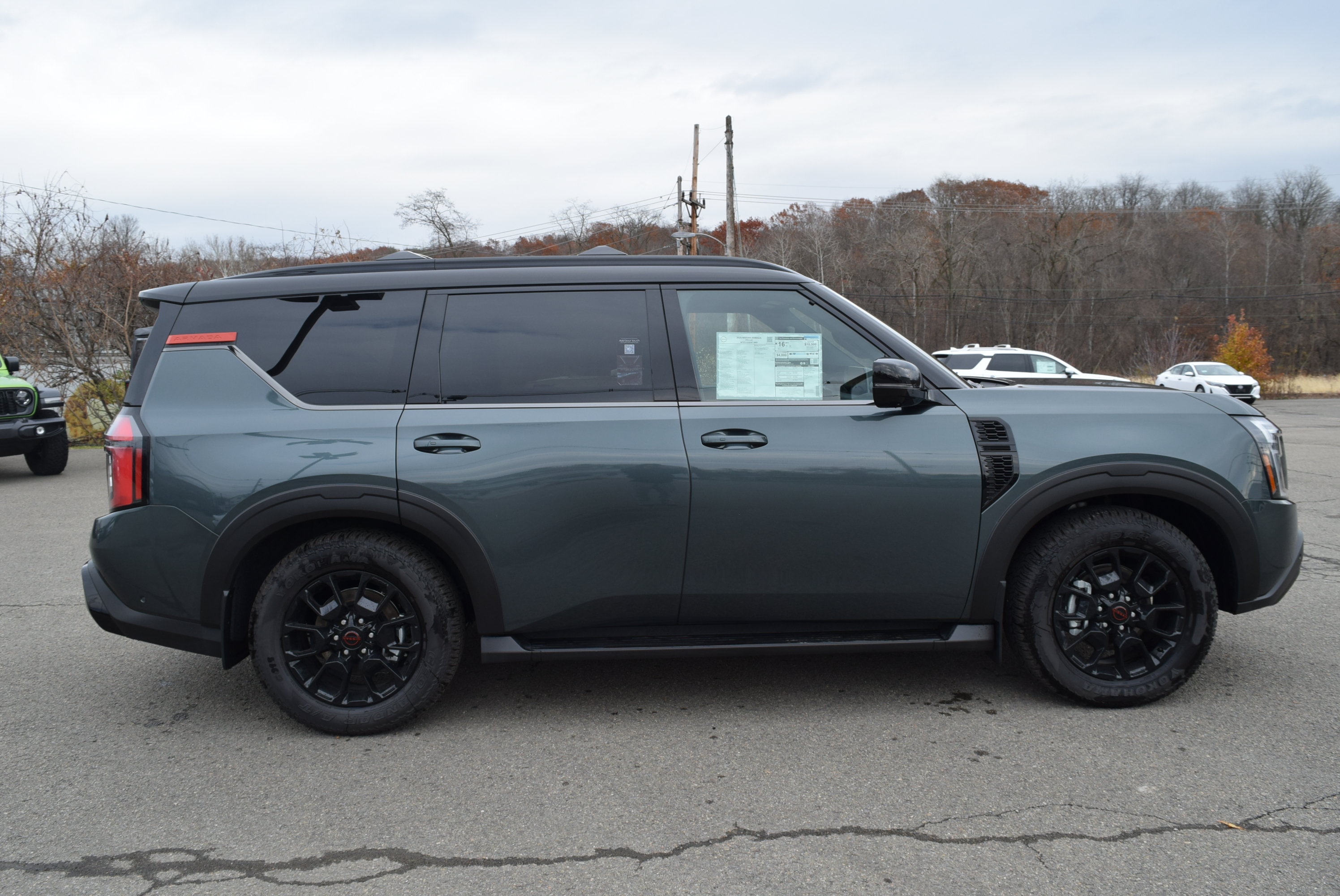 Used 2025 Nissan Armada PRO-4X AWD/4WD image 5