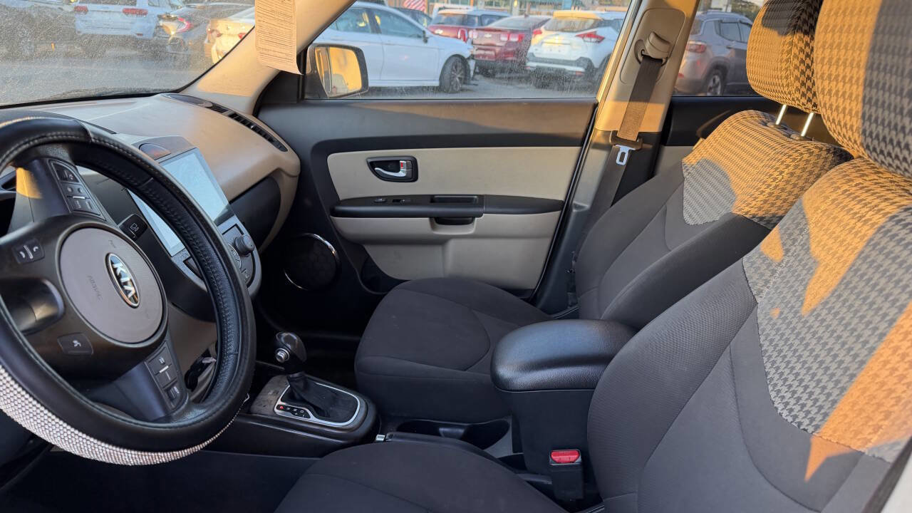 Used 2012 Kia Soul ! image 9