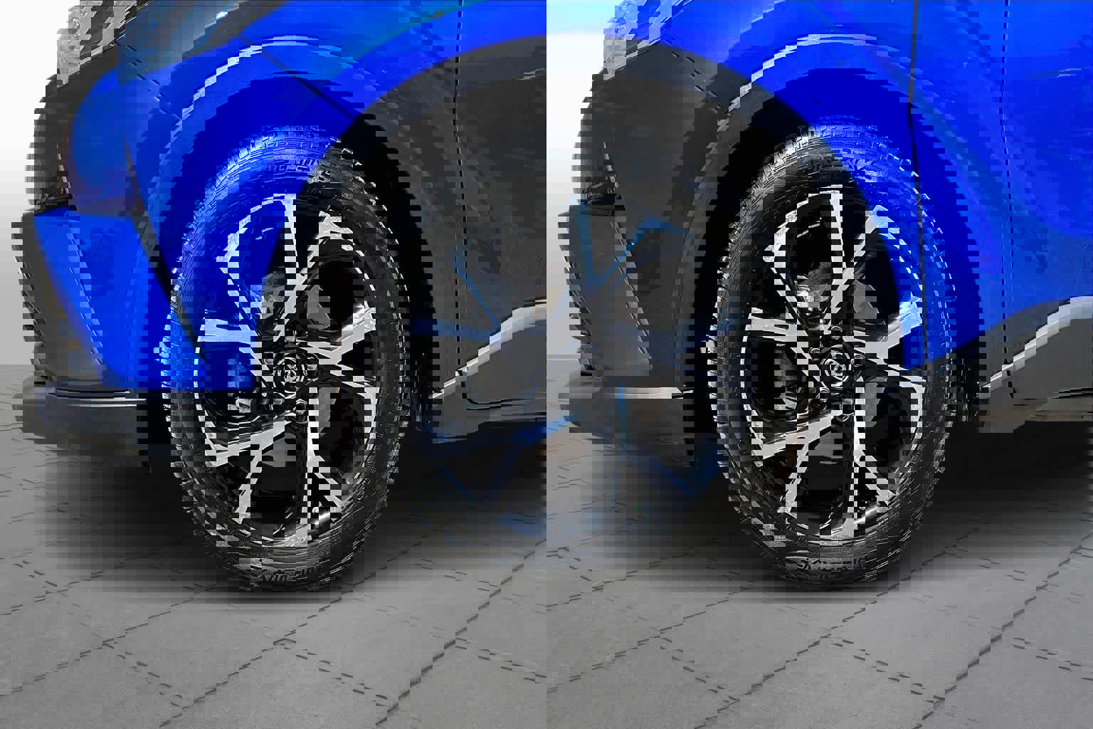 Used 2019 Toyota C-HR XLE image 11