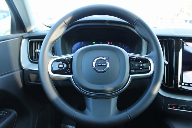 Used 2025 Volvo XC60 B5 Plus image 25