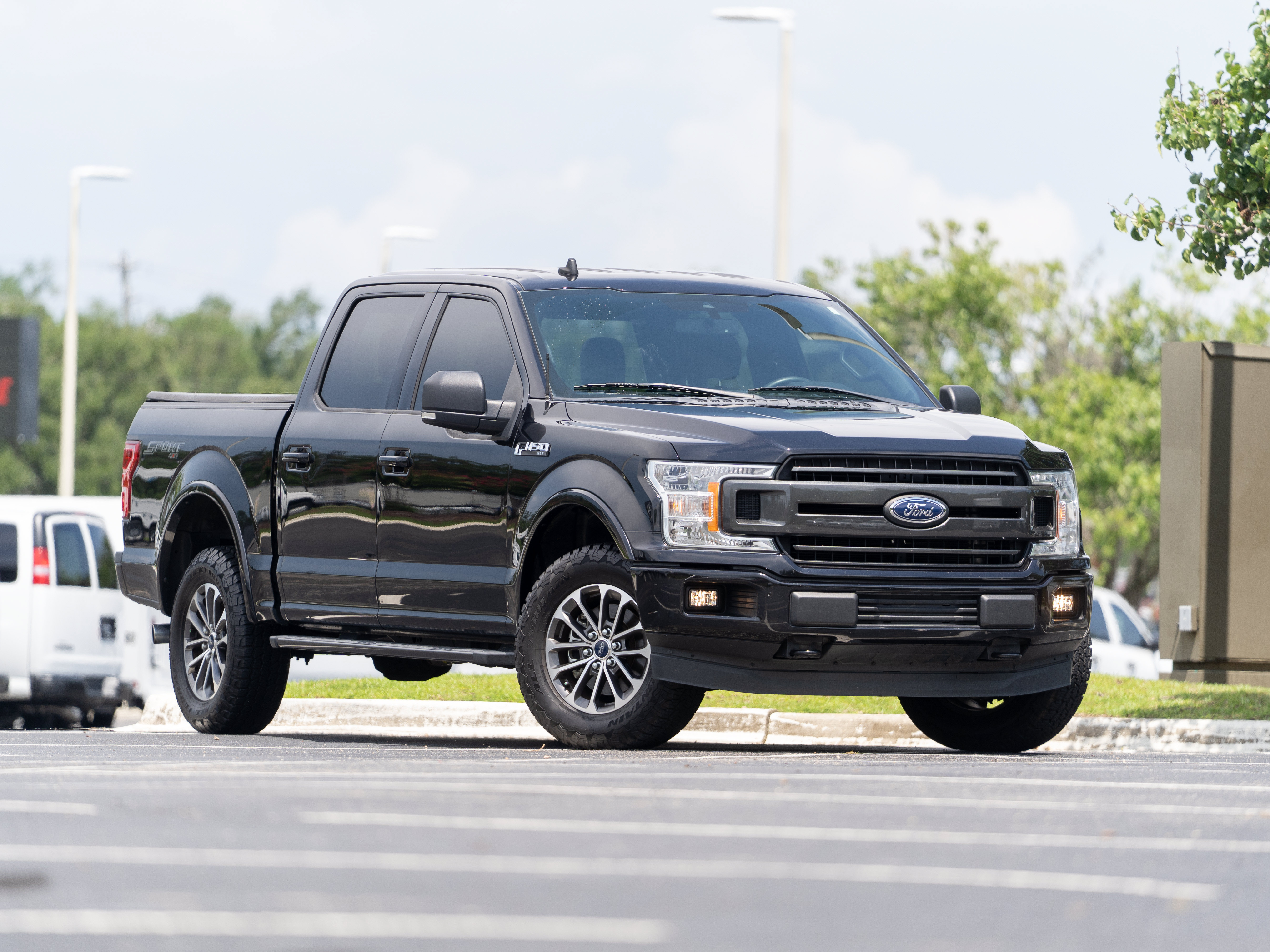 Used 2020 Ford F150 XLT w/ Equipment Group 302A Luxury AWD/4WD image 2