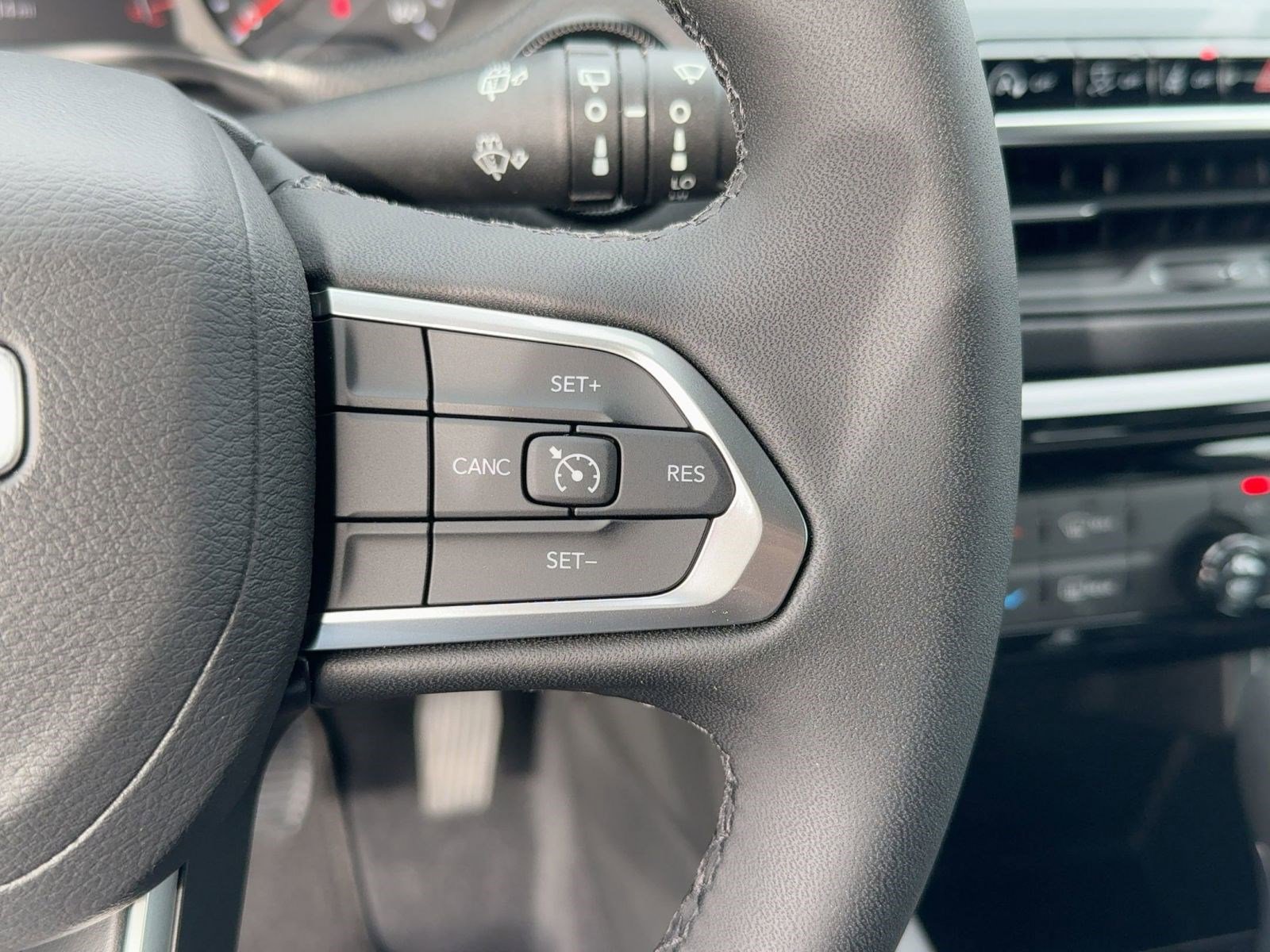 New 2026 Jeep Compass Latitude image 26